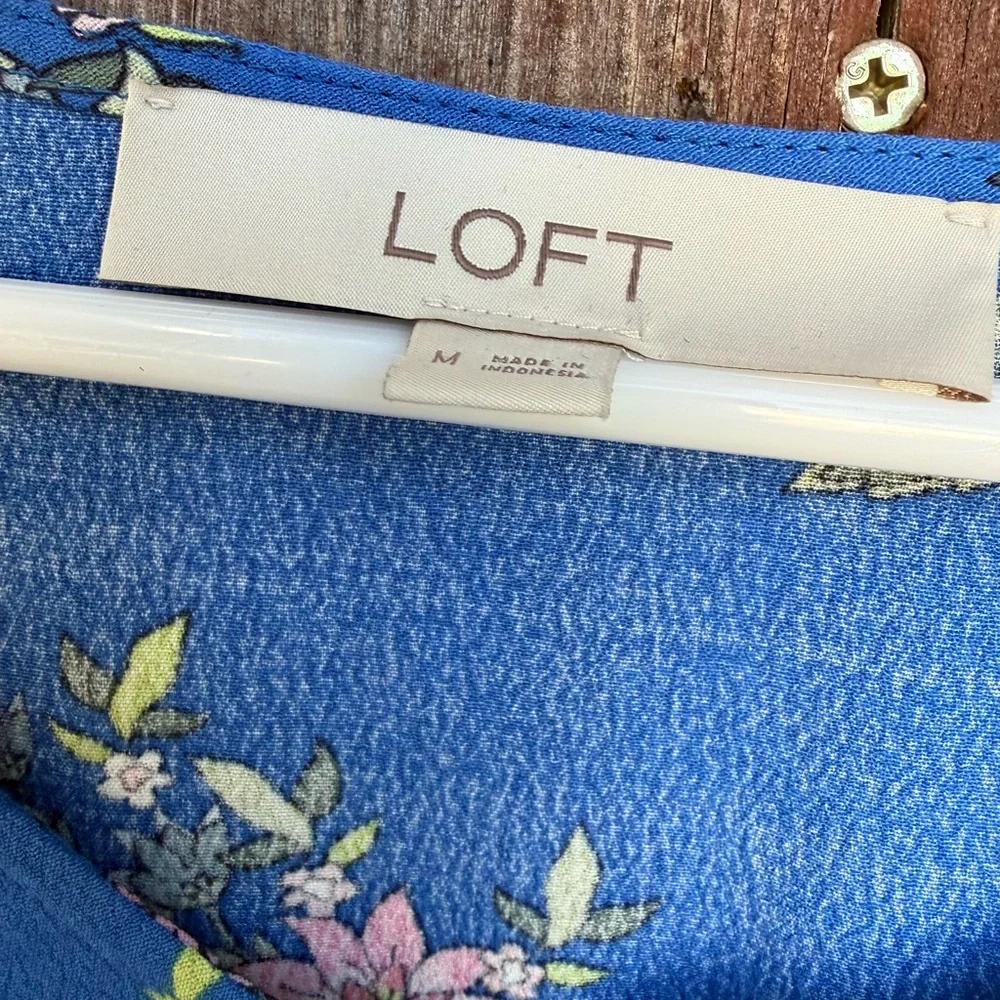 Loft Blue Floral V-Neck Long Sleeve Blouse Size Medium